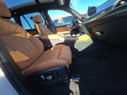 Used 2026 BMW X5 xDrive40i w/ Premium Package AWD/4WD image 4