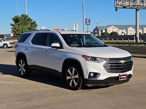 Used 2018 Chevrolet Traverse LT FWD image 3