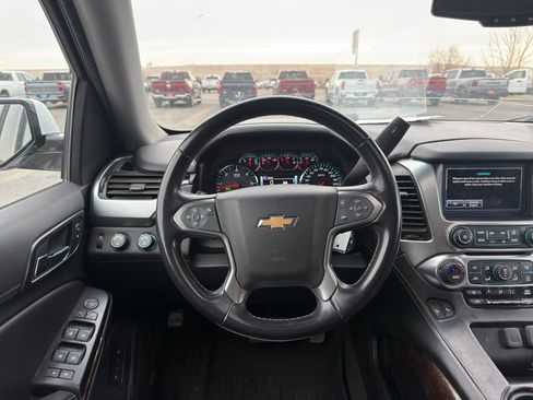 Used 2019 Chevrolet Suburban LT image 12