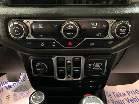 Used 2025 Jeep Gladiator Sport AWD/4WD image 7