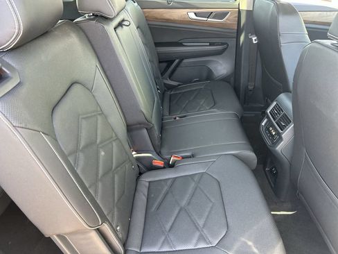 New 2026 Volkswagen Atlas SE FWD image 9
