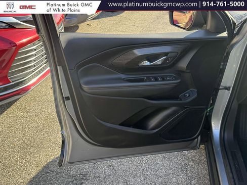 Used 2024 GMC Terrain SLE w/ Driver Convenience Package image 15