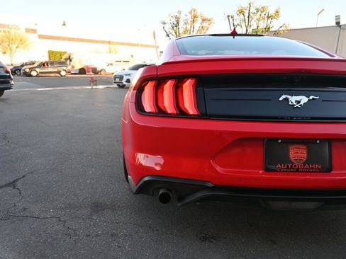 Used 2020 Ford Mustang Coupe RWD image 9