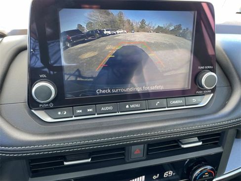 Used 2023 Nissan Rogue SV image 29