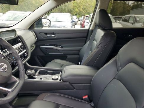 Used 2024 Nissan Pathfinder SL image 13