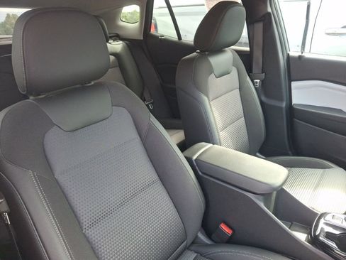 Used 2024 Chevrolet Trax LT w/ Driver Confidence Package FWD image 12