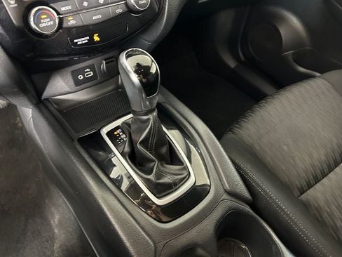 Used 2019 Nissan Rogue SV FWD image 20