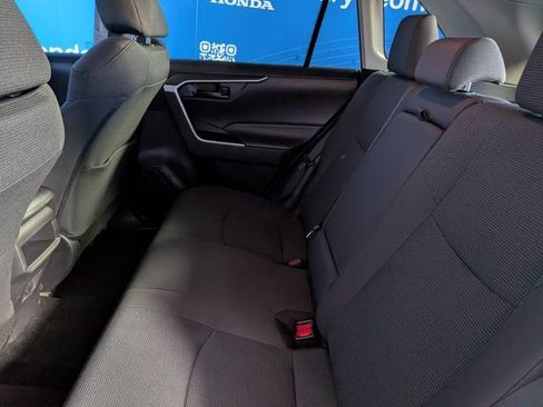 Used 2020 Toyota RAV4 LE FWD image 17