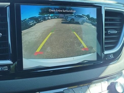 Used 2025 Chrysler Pacifica Select image 30