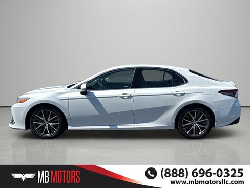 Used 2024 Toyota Camry XLE w/ Cold Weather Package FWD image 2