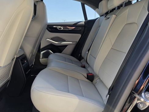 Certified 2025 Porsche Macan Turbo Electric AWD/4WD image 17