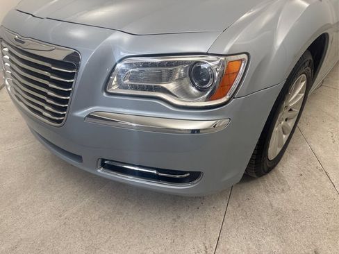 Used 2013 Chrysler 300 RWD image 12