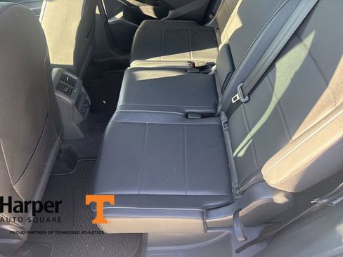 Used 2021 Volkswagen Tiguan SE w/ Panoramic Sunroof Package image 10