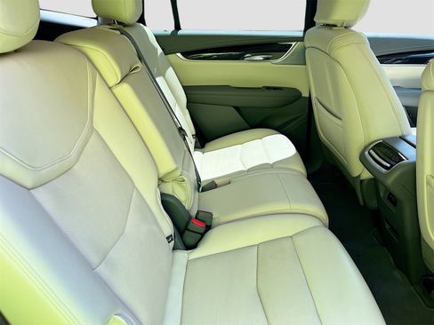 Used 2024 Cadillac XT6 Premium Luxury image 29