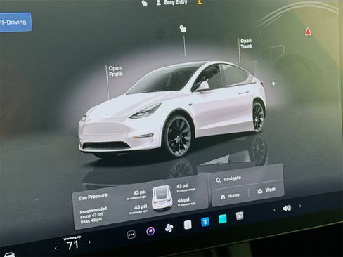 Used 2023 Tesla Model Y Long Range image 9