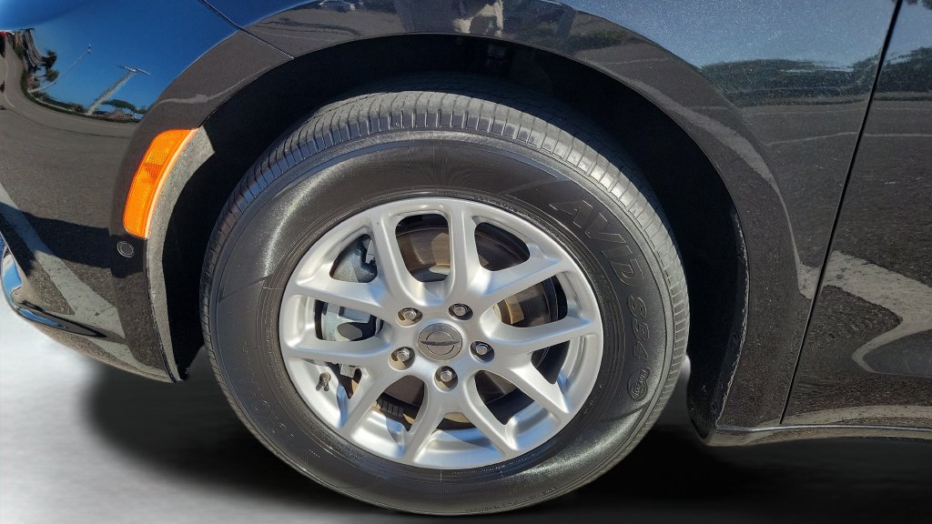 Used 2023 Chrysler Pacifica Touring-L FWD image 26