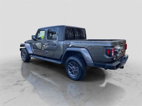 Certified 2022 Jeep Gladiator Overland w/ Popular Equipment Package image 3
