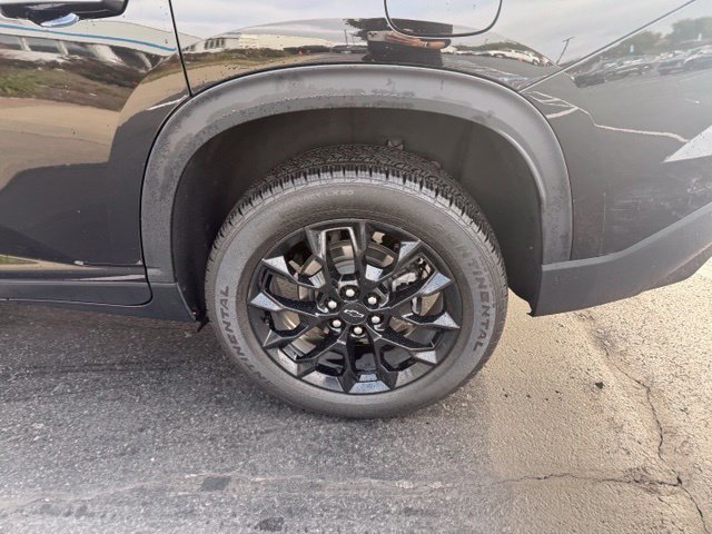 Used 2025 Chevrolet Traverse LT w/ Midnight/Sport Edition AWD/4WD image 5