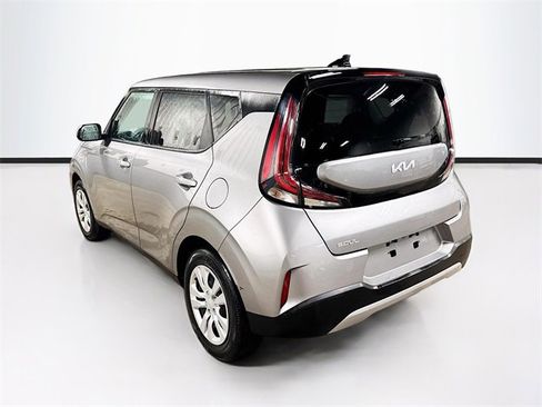 Used 2023 Kia Soul LX image 5