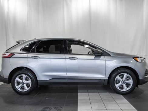 Used 2022 Ford Edge SE image 3