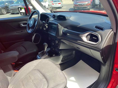 Used 2019 Jeep Renegade Latitude w/ Cold Weather Group AWD/4WD image 26