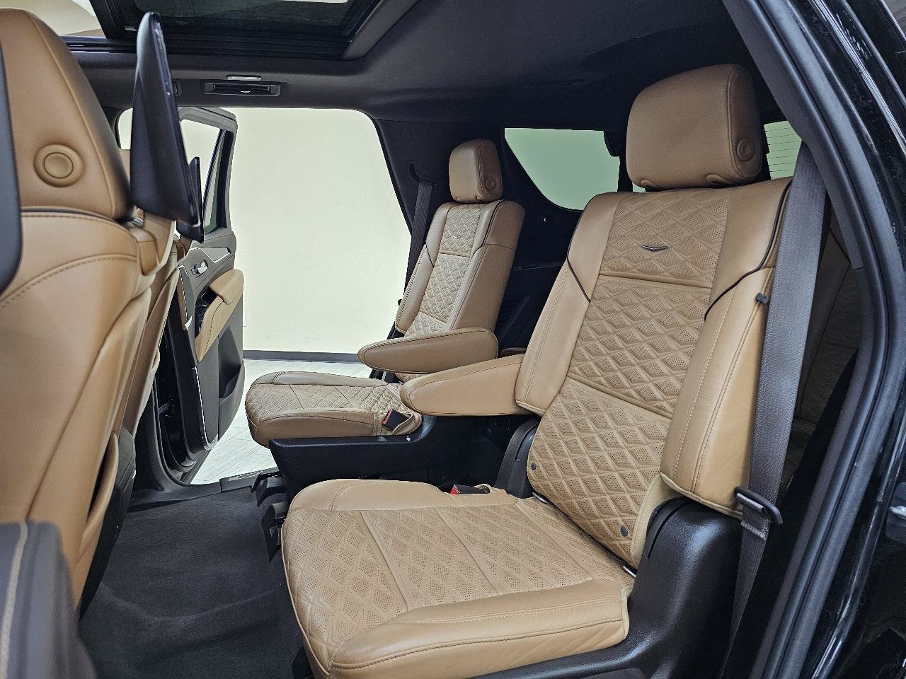 Used 2021 Cadillac Escalade Premium Luxury RWD image 26
