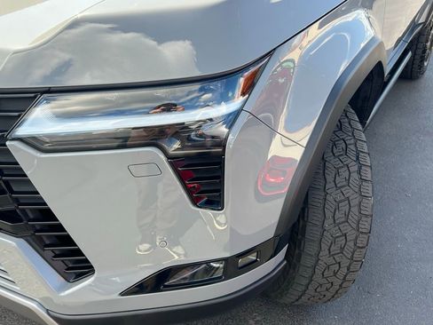 Used 2024 Lexus GX 550 AWD/4WD image 3
