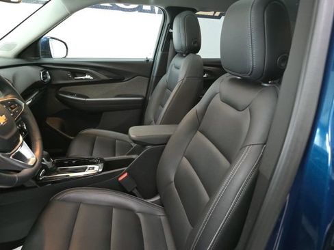 Used 2021 Chevrolet TrailBlazer LT w/ Sun and Liftgate Package image 18