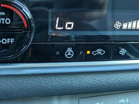 Used 2023 Nissan Rogue SV w/ SV Premium B Package image 24