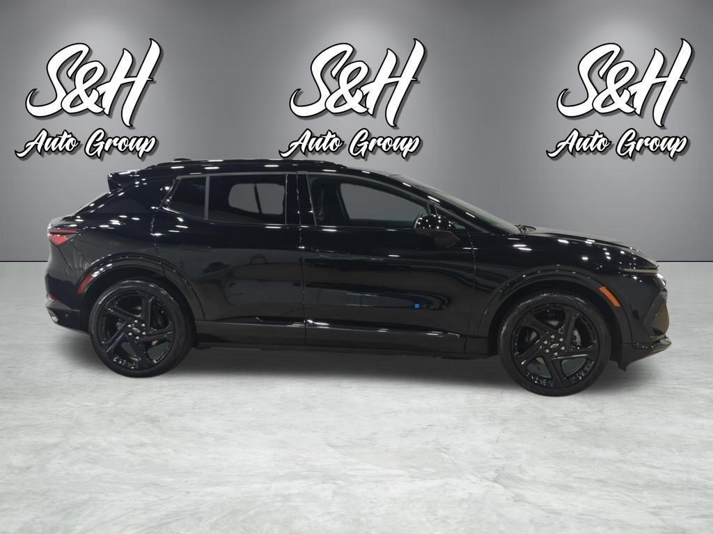 Used 2024 Chevrolet Equinox EV RS FWD image 19