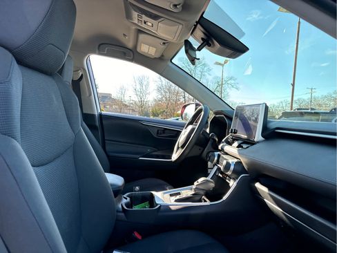 Used 2023 Toyota RAV4 LE image 21