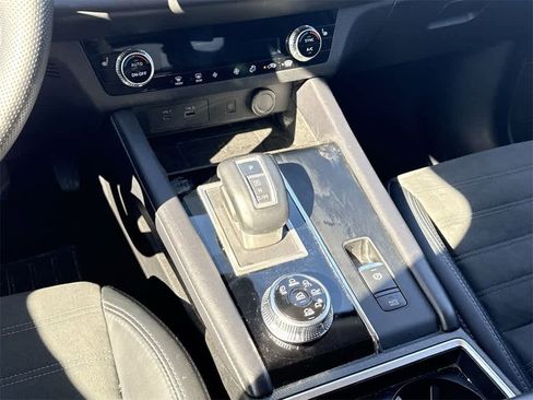 Used 2024 Mitsubishi Outlander SE image 20