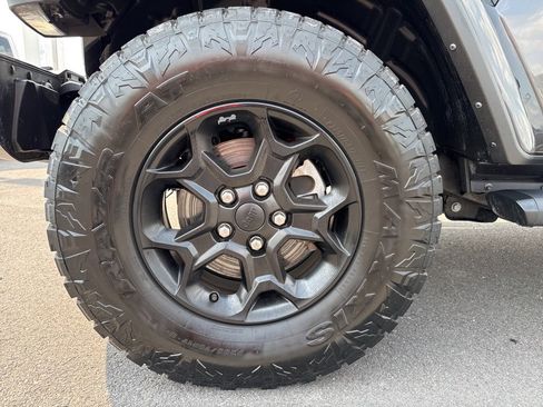 Used 2023 Jeep Gladiator Willys image 14