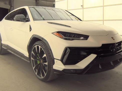 Used 2023 Lamborghini Urus S image 2