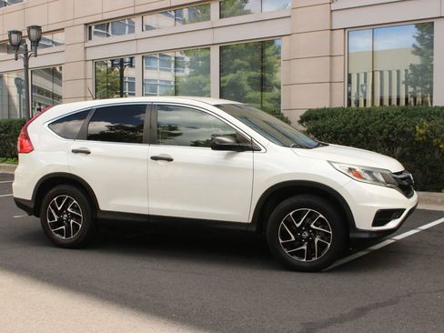 Used 2016 Honda CR-V SE image 2