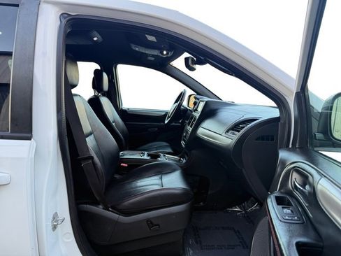 Used 2019 Dodge Grand Caravan GT image 12