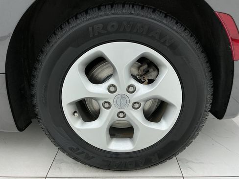 Used 2018 Chrysler Pacifica Touring-L FWD image 47