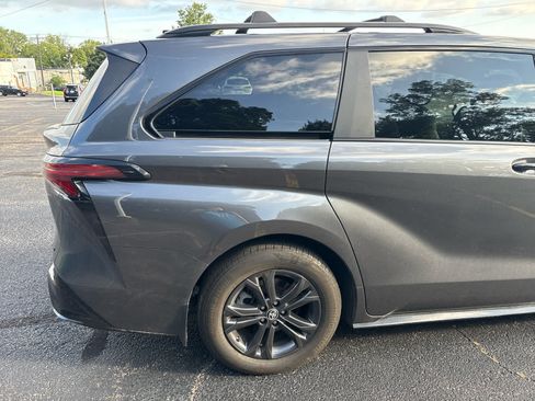 Used 2025 Toyota Sienna XSE w/ XSE Plus Package AWD/4WD image 11