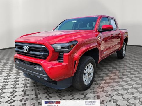 Used 2025 Toyota Tacoma SR5 AWD/4WD image 2