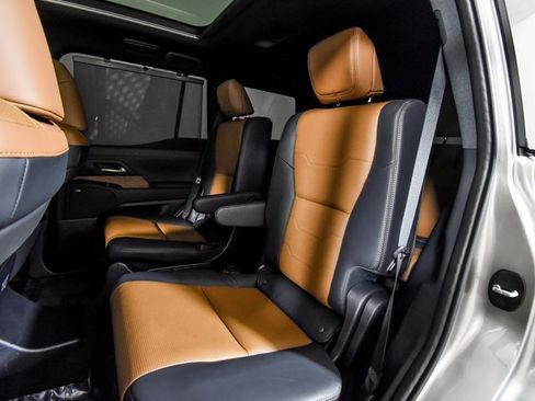 Used 2025 Lexus GX 550 image 6