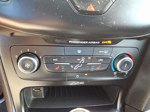 Used 2015 Ford Focus SE w/ SE Ecoboost Package FWD image 20