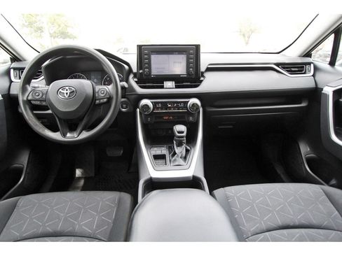 Used 2021 Toyota RAV4 XLE FWD image 9