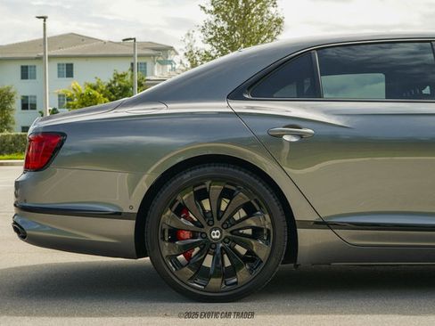 Used 2022 Bentley Flying Spur Plug-In Hybrid image 10