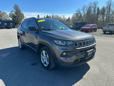 Used 2023 Jeep Compass Latitude w/ Convenience Group AWD/4WD image 7