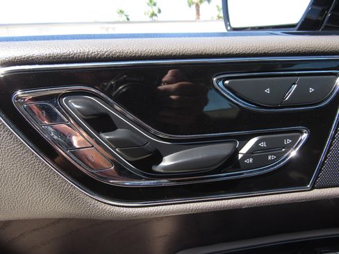 Used 2023 Lincoln Navigator Reserve AWD/4WD image 21