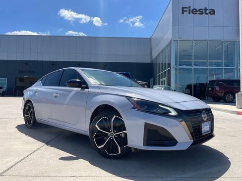 Used 2025 Nissan Altima 2.5 SR FWD image 1