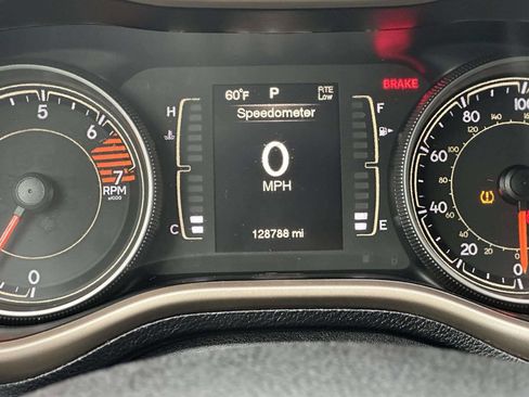 Used 2016 Jeep Cherokee Latitude image 26