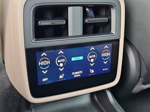 Certified 2025 Porsche Taycan image 26