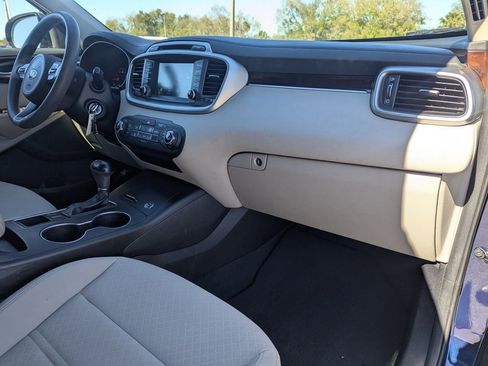 Used 2018 Kia Sorento LX image 10