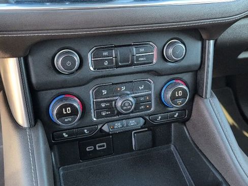Used 2024 Chevrolet Suburban LT image 25